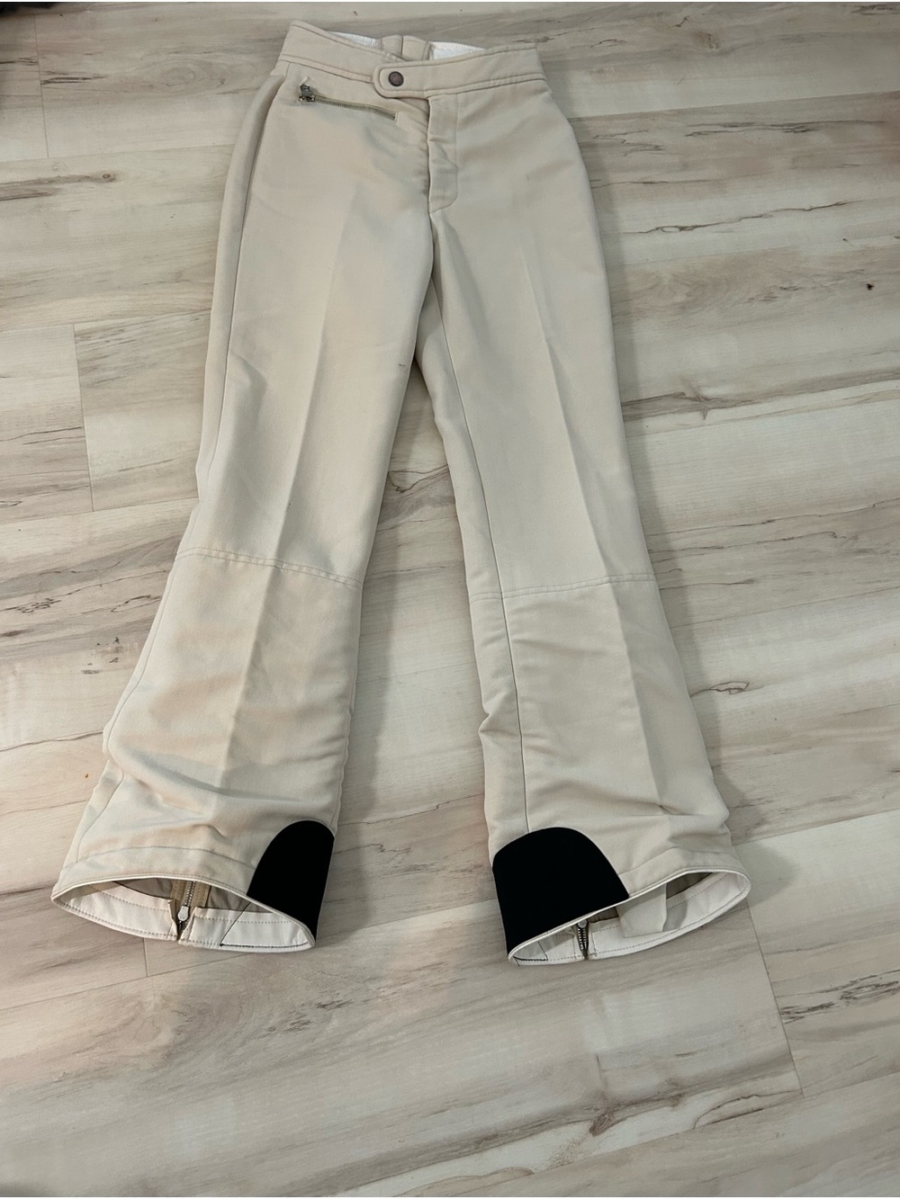 Vintage Bogner Women’s Ski Pants Size 4
Ivory Wool Blend Stirrup Zip Hem Après - Picture 2 of 16